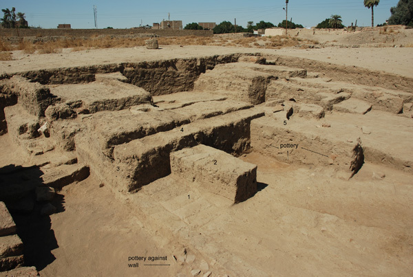 South Square, Walls