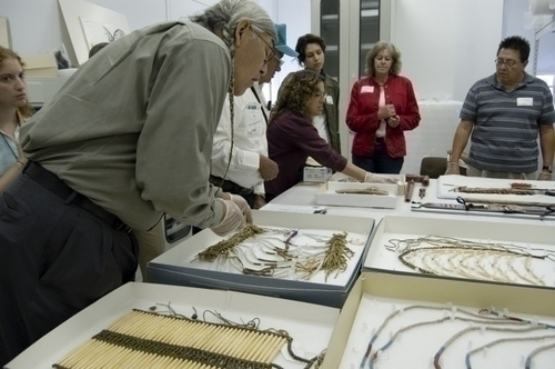 Plains_Consultancy_20070614_AAm_object_viewing.jpg